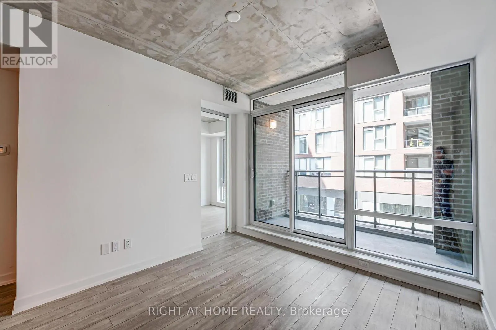 203 - 45 BASEBALL PLACE