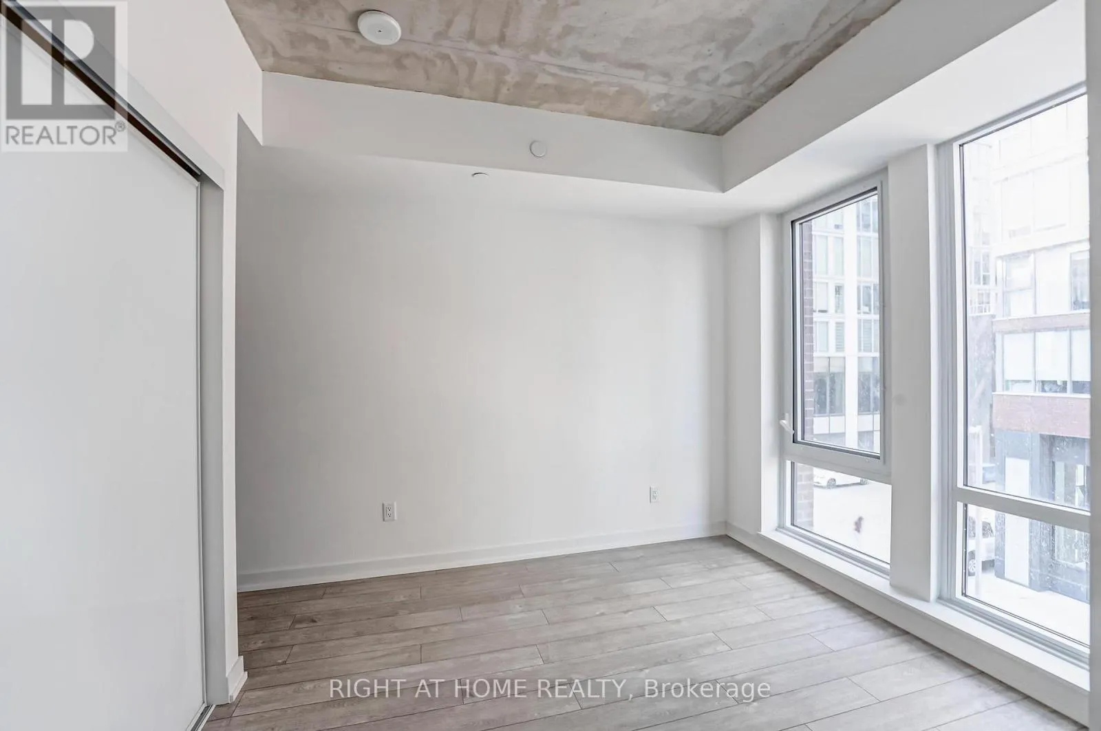 203 - 45 BASEBALL PLACE