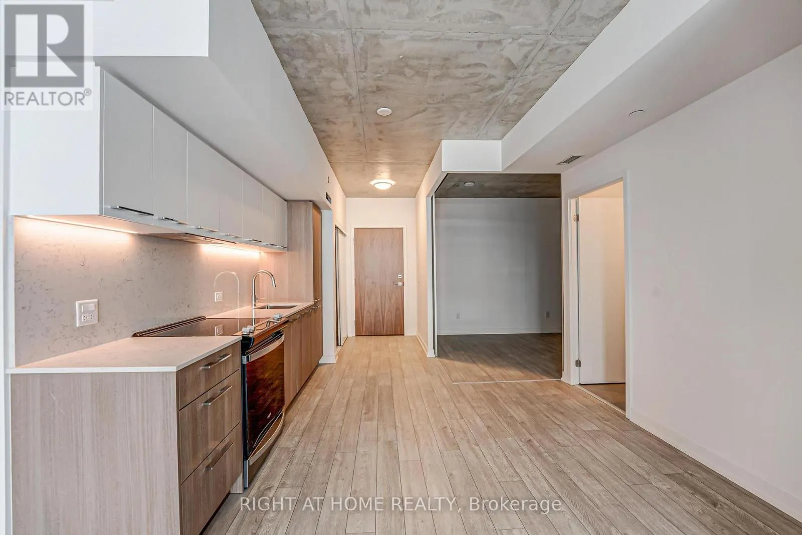 203 - 45 BASEBALL PLACE