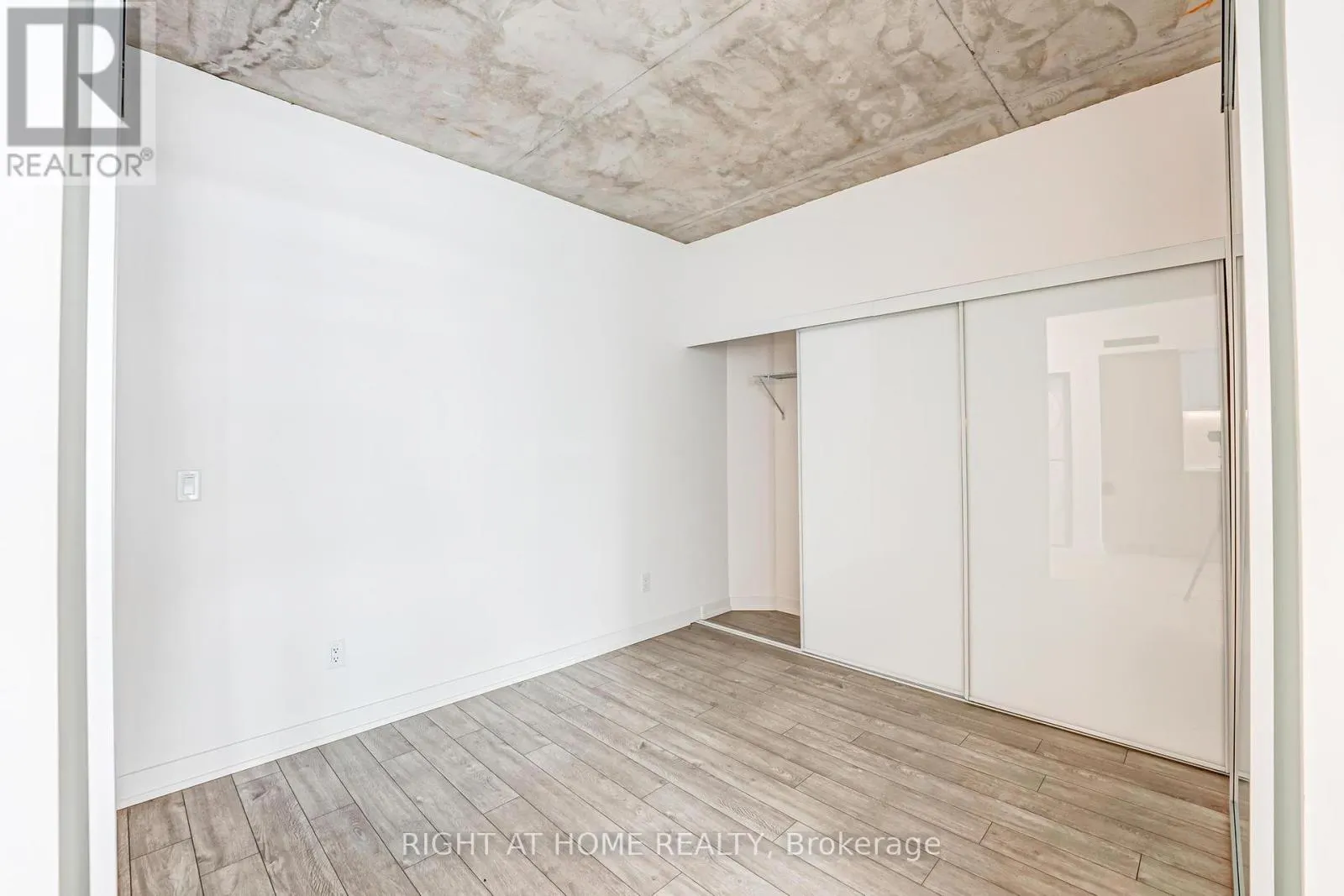 203 - 45 BASEBALL PLACE
