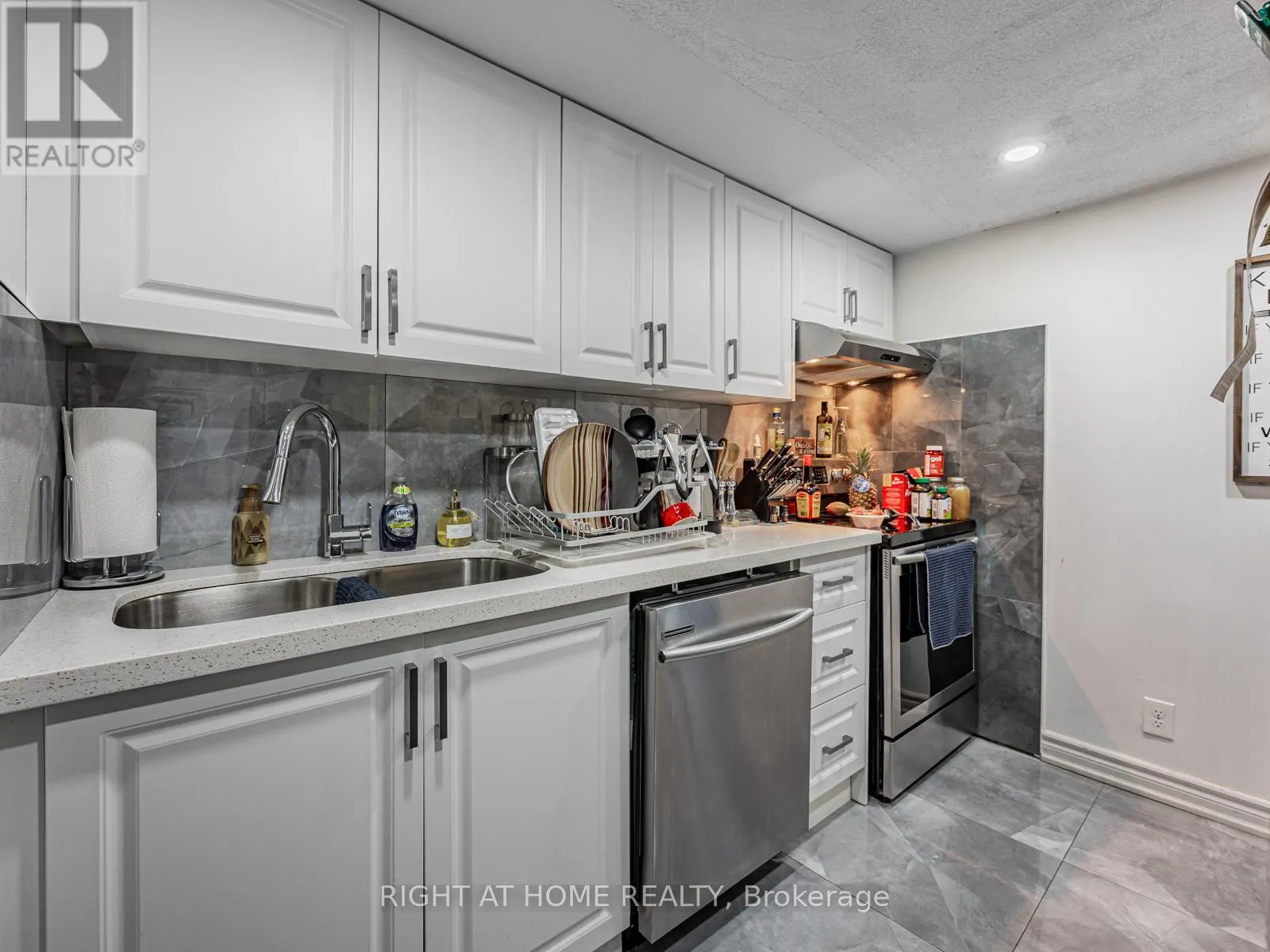22 JALLAN DRIVE