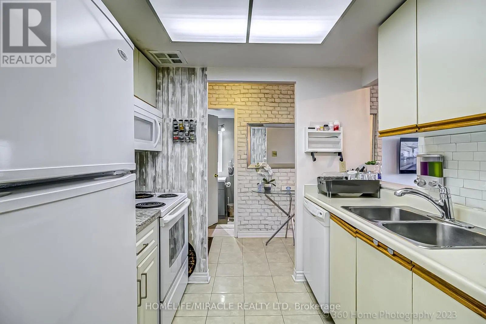 1531 - 3 GREYSTONE WALK DRIVE