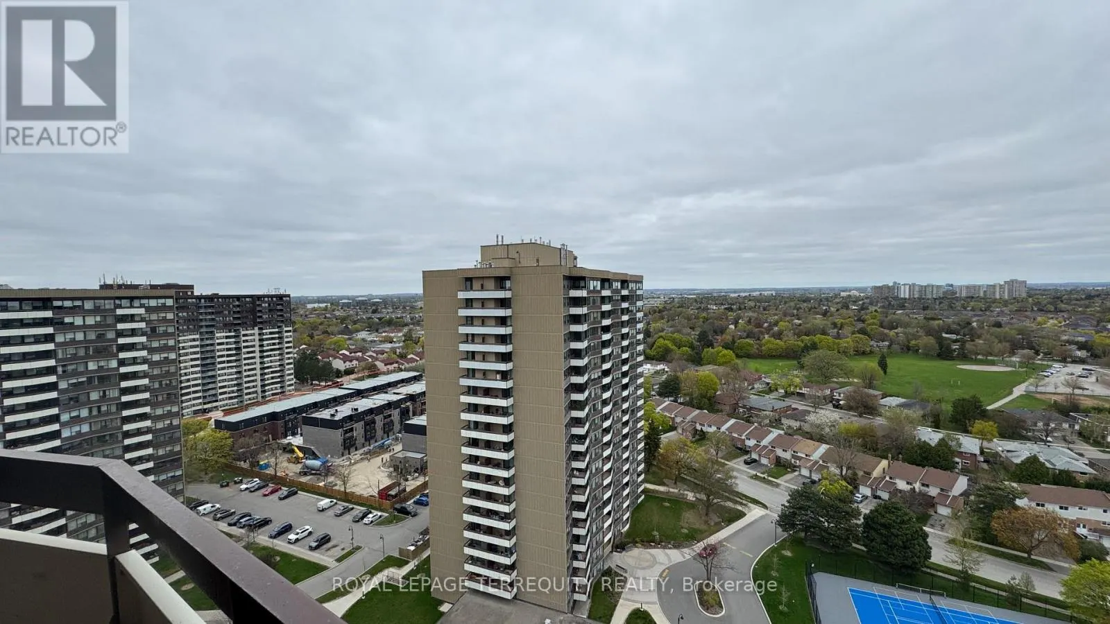 PH4 - 65 HUNTINGDALE BOULEVARD
