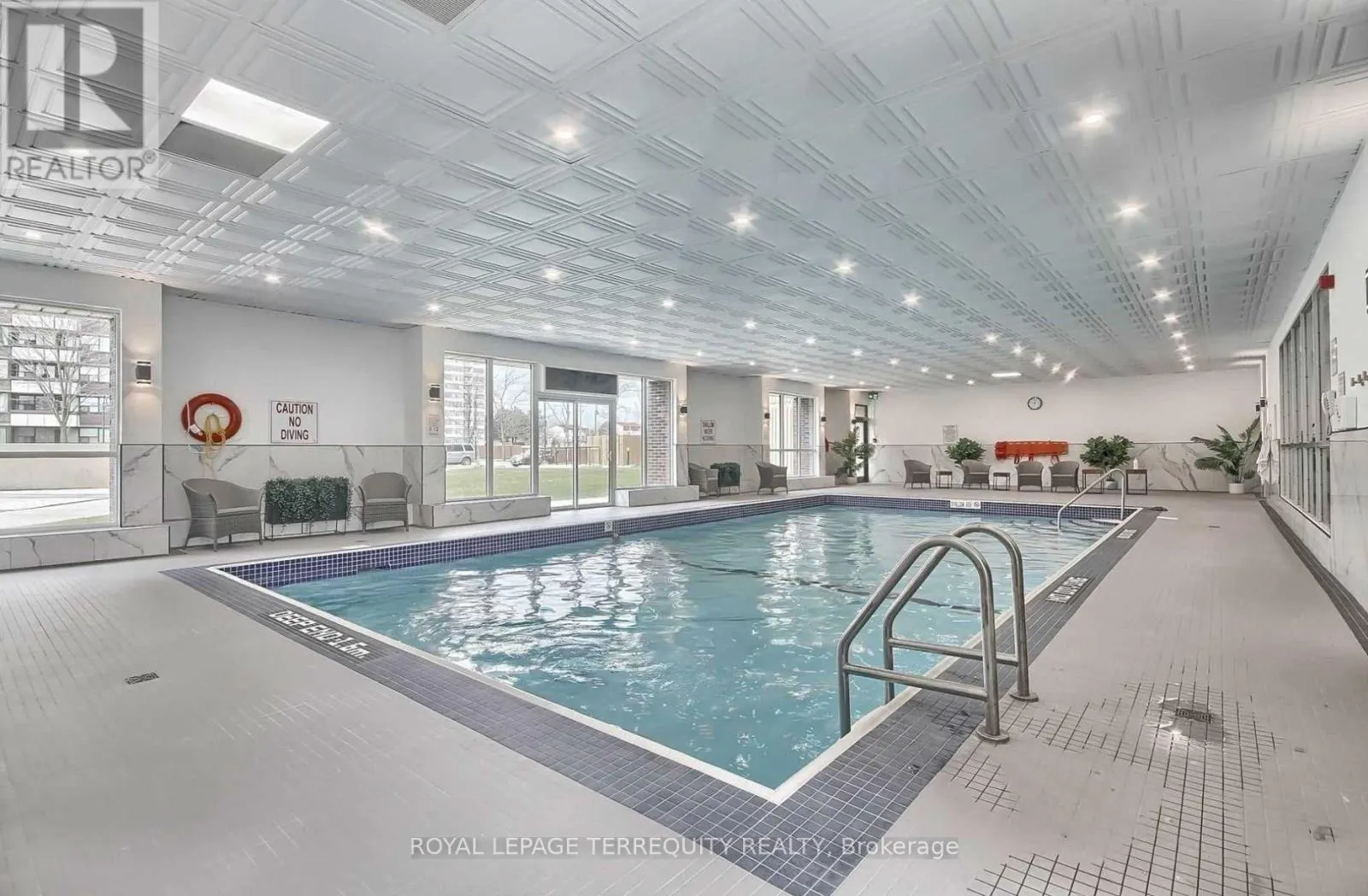 PH4 - 65 HUNTINGDALE BOULEVARD