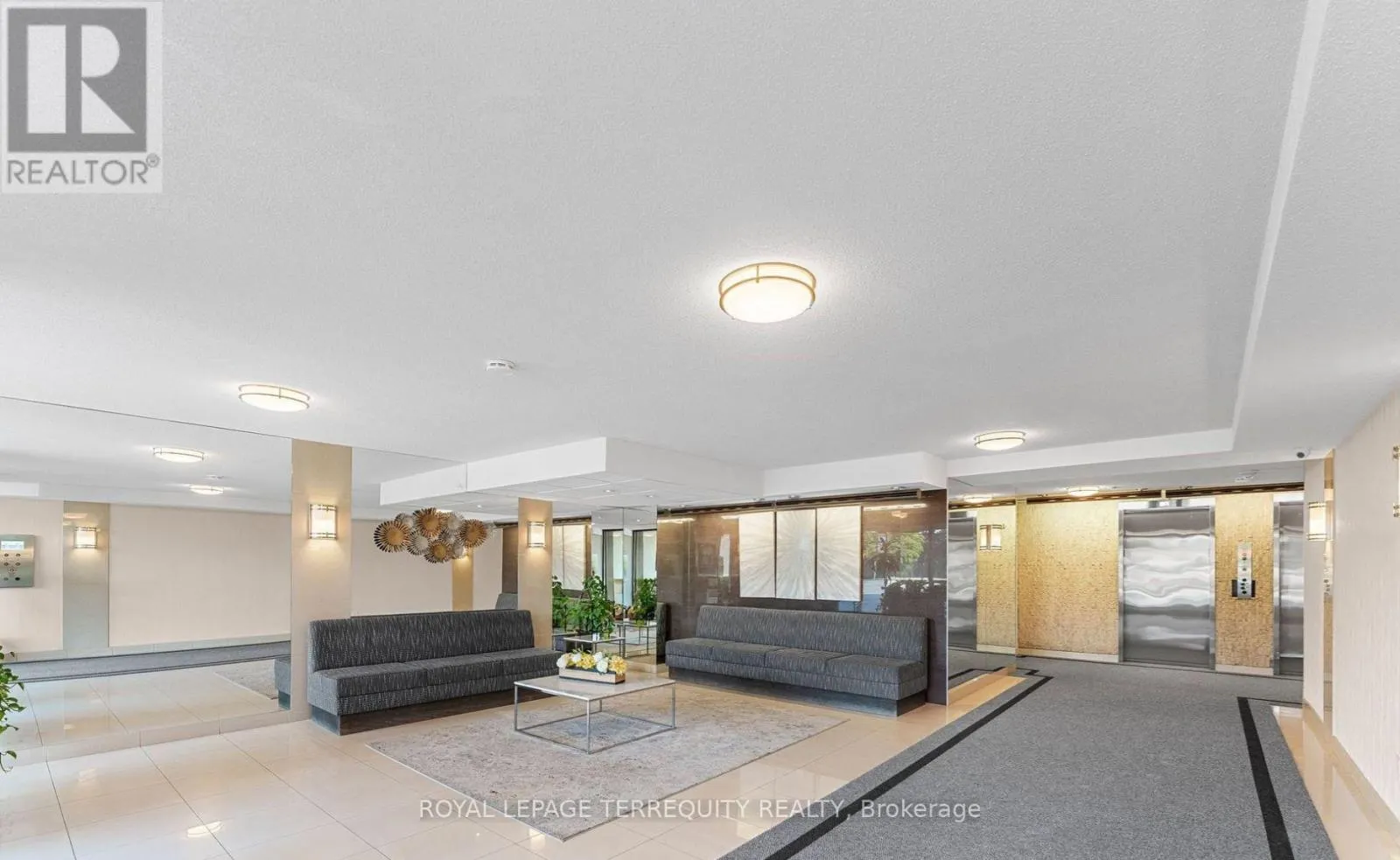 PH4 - 65 HUNTINGDALE BOULEVARD