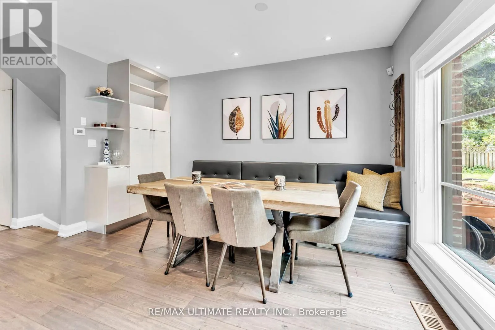 10 OAKDENE CRESCENT