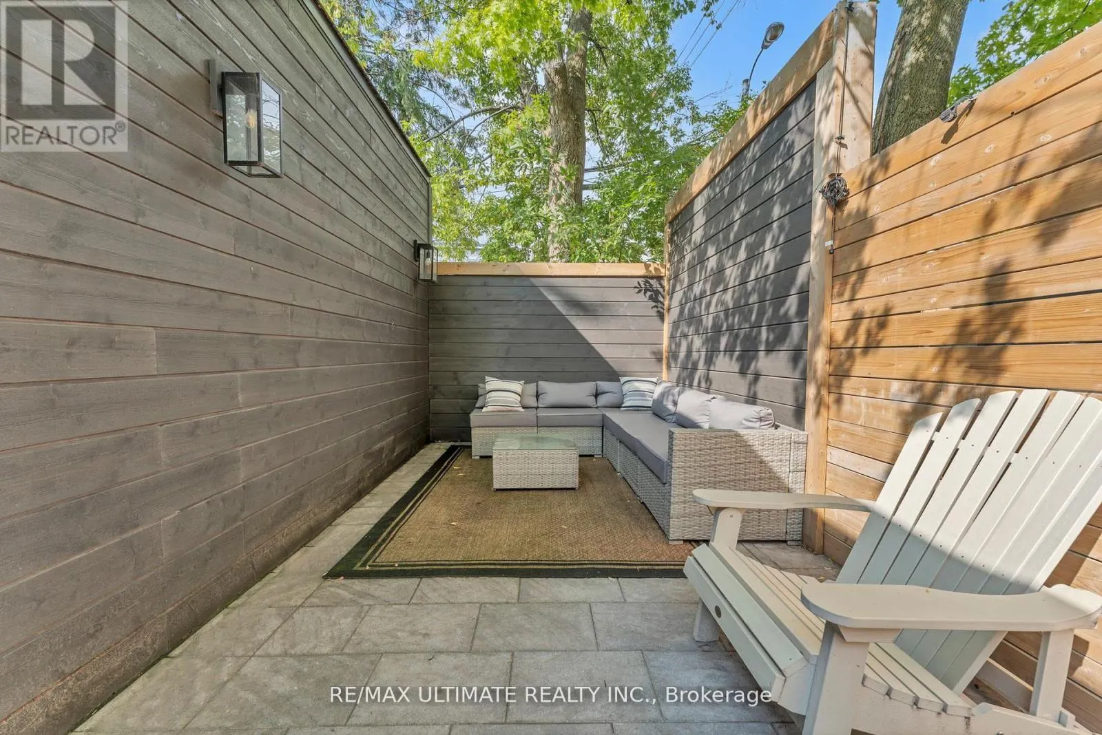 10 OAKDENE CRESCENT