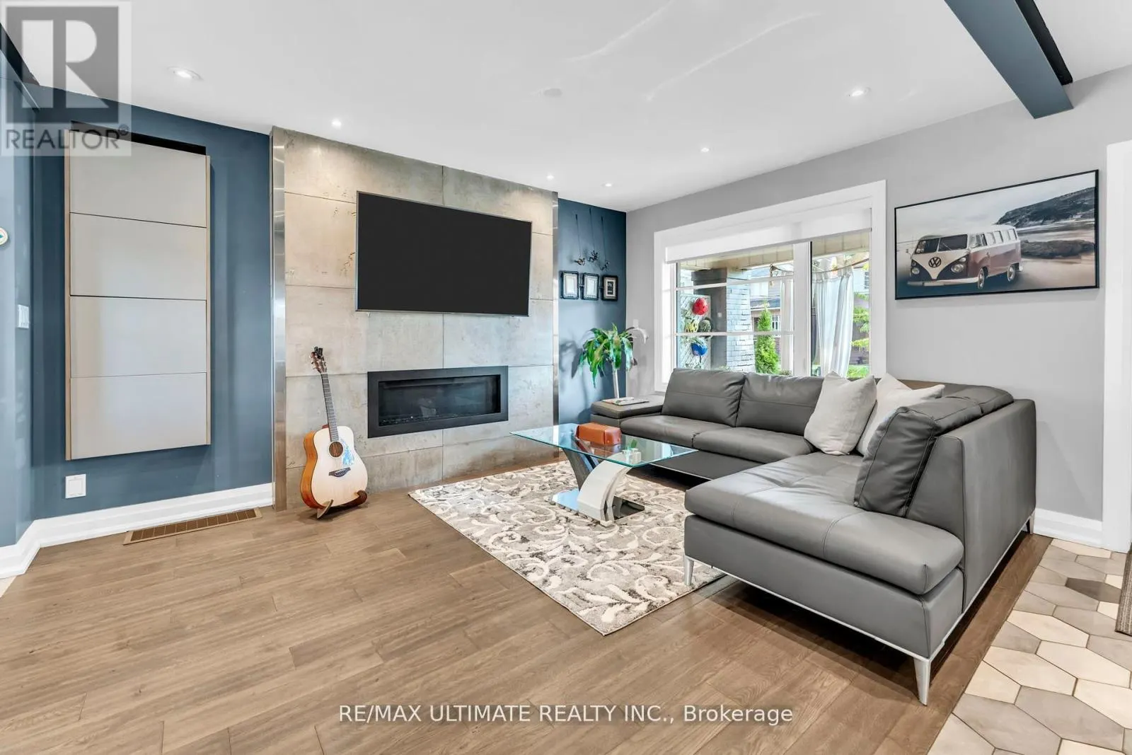 10 OAKDENE CRESCENT
