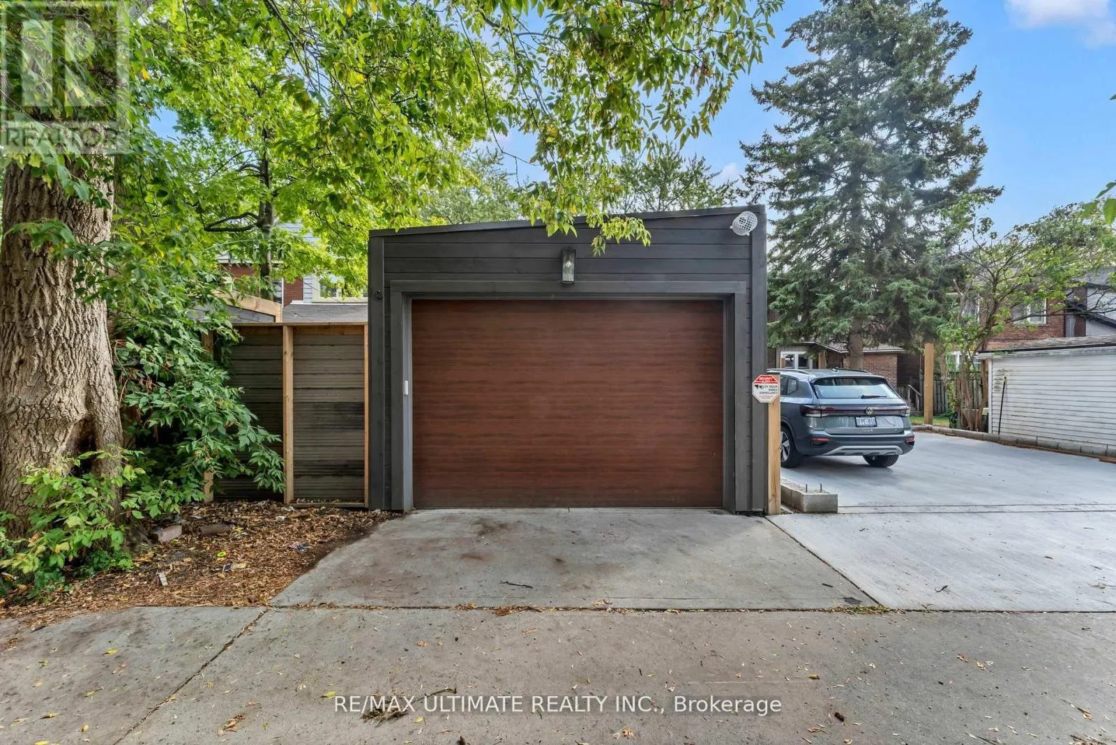10 OAKDENE CRESCENT