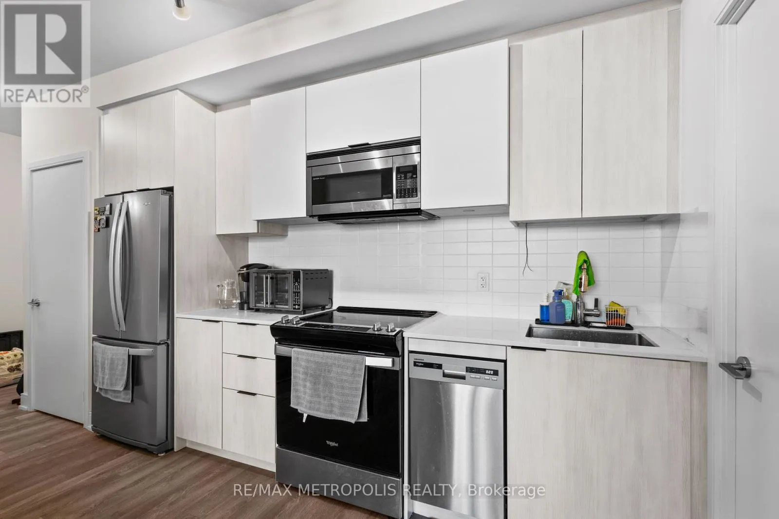210 - 1350 ELLESMERE ROAD