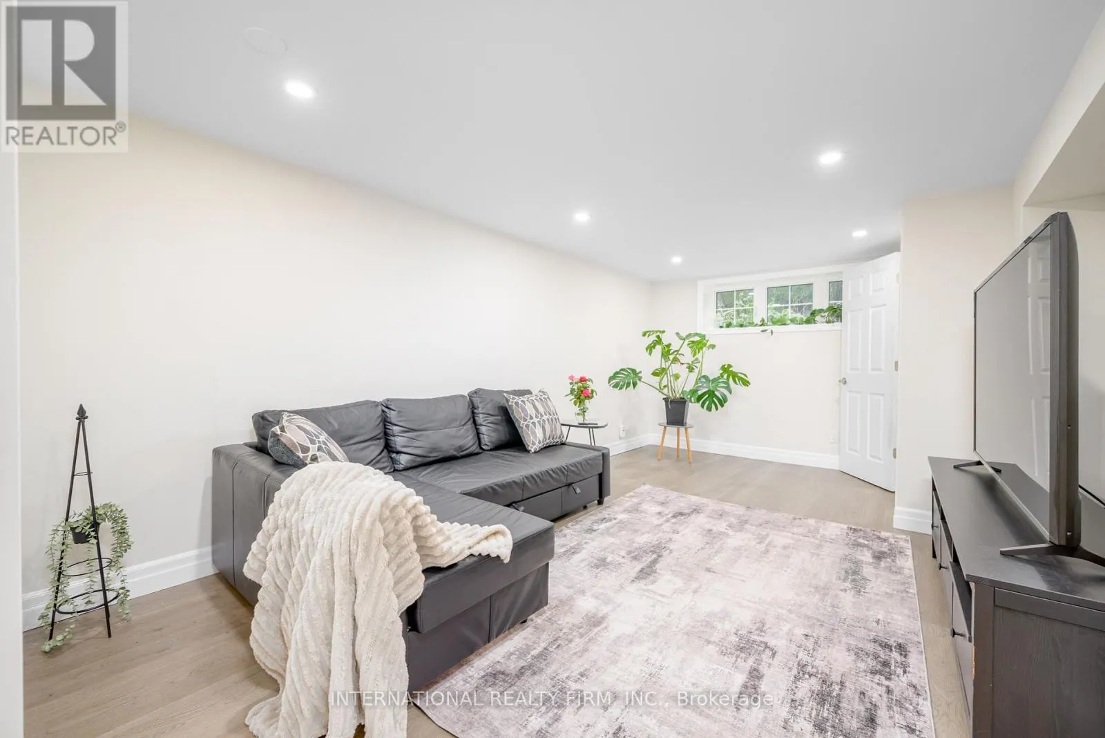 55 ORIOLE COURT