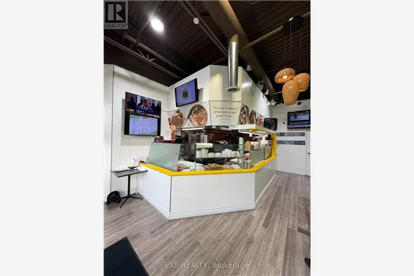 17 - 2555 VICTORIA PARK AVENUE