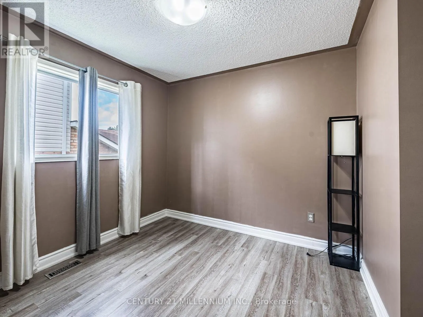 425 ELMWOOD COURT