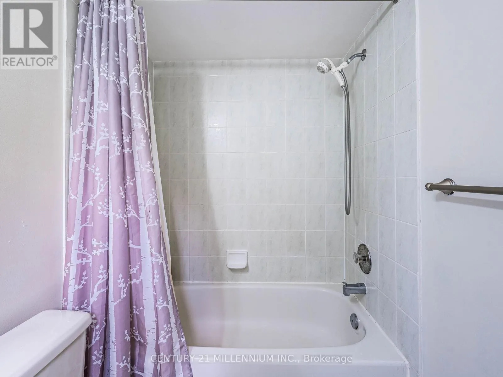 425 ELMWOOD COURT