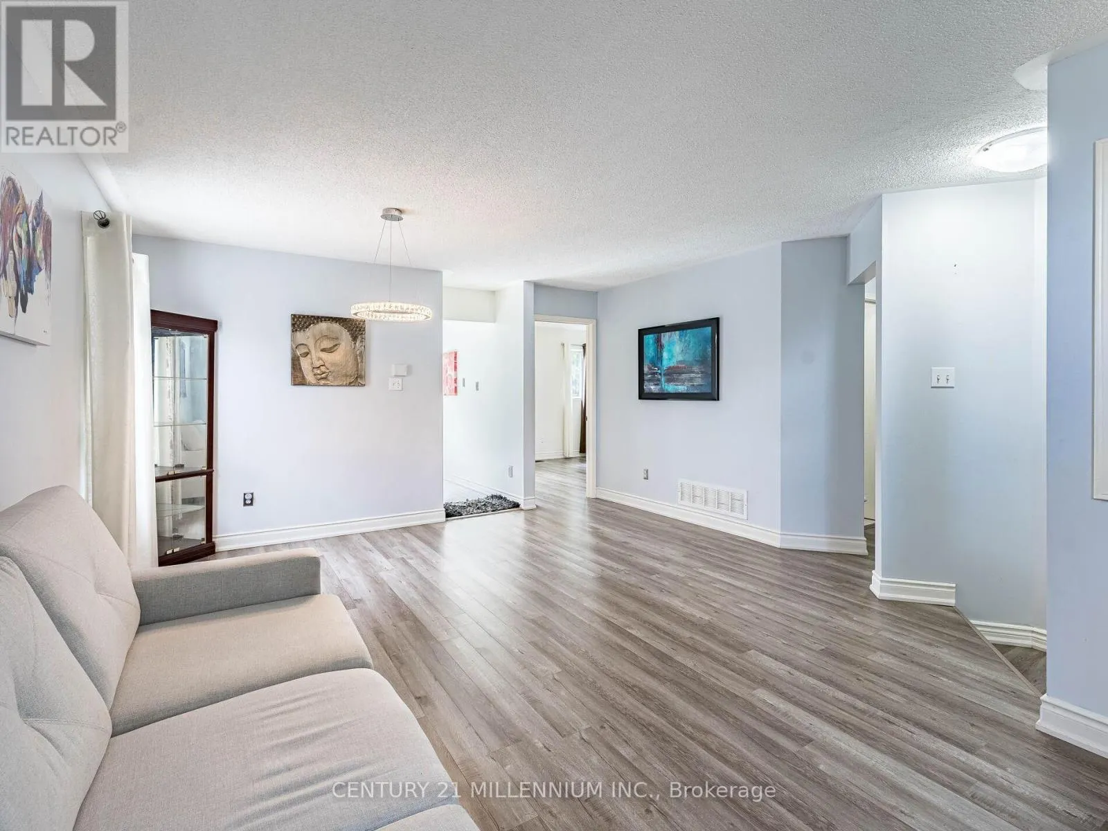 425 ELMWOOD COURT