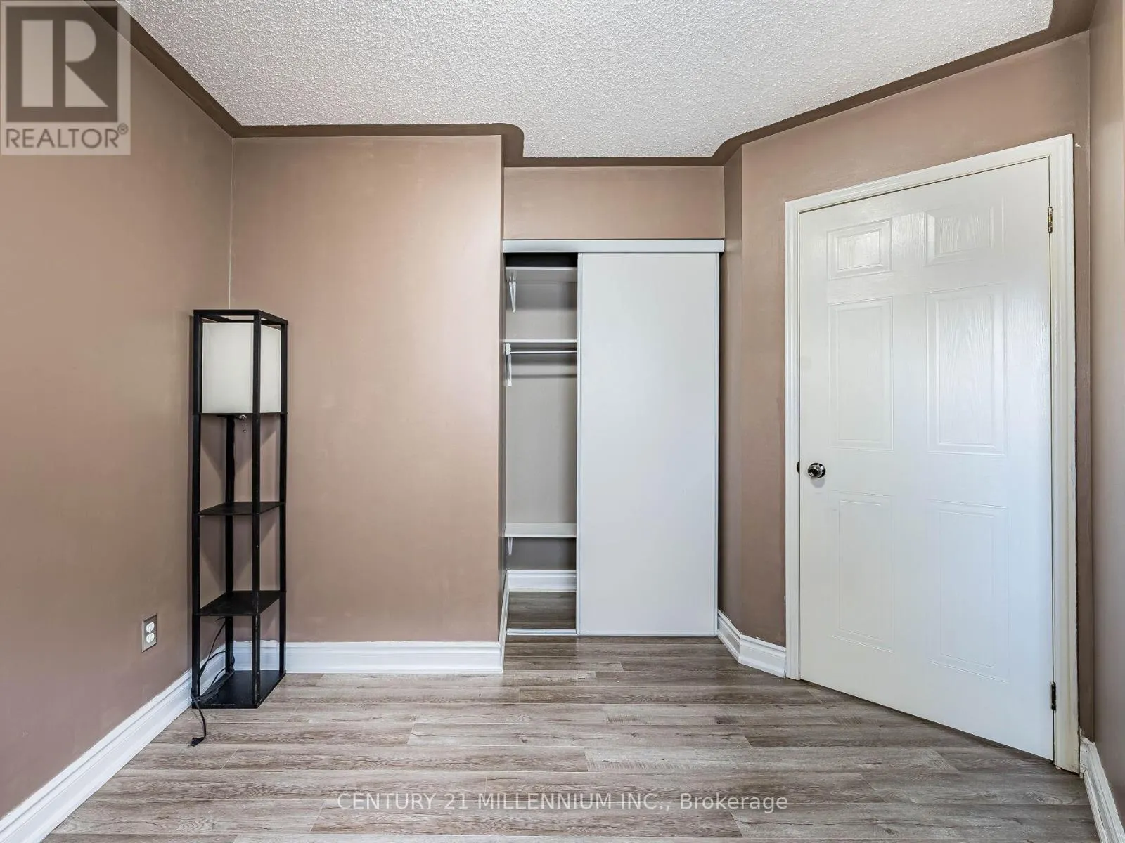 425 ELMWOOD COURT