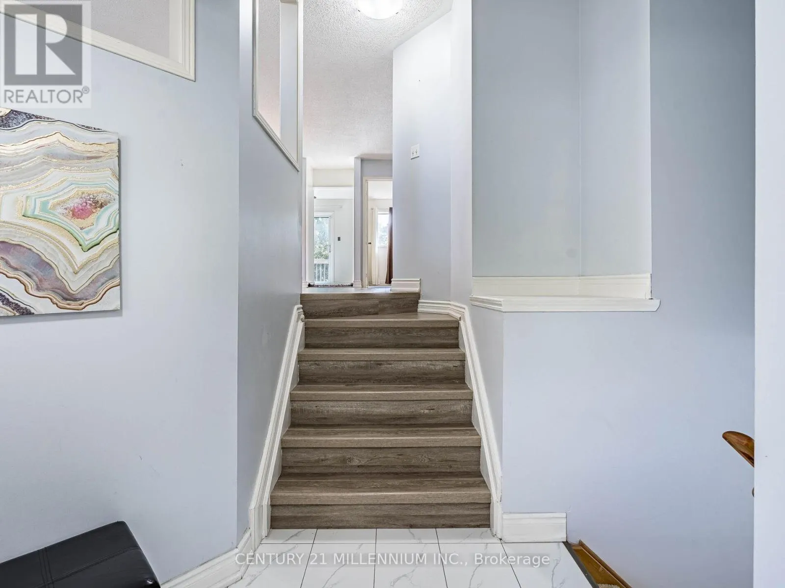 425 ELMWOOD COURT
