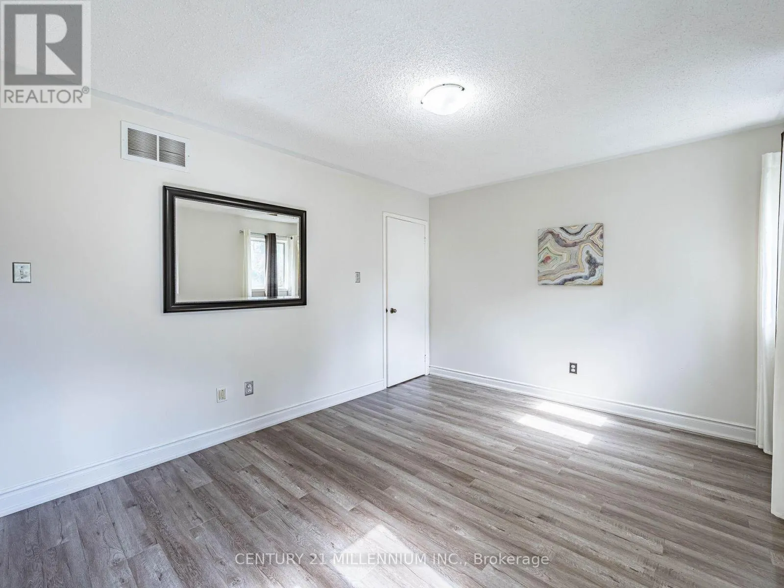 425 ELMWOOD COURT