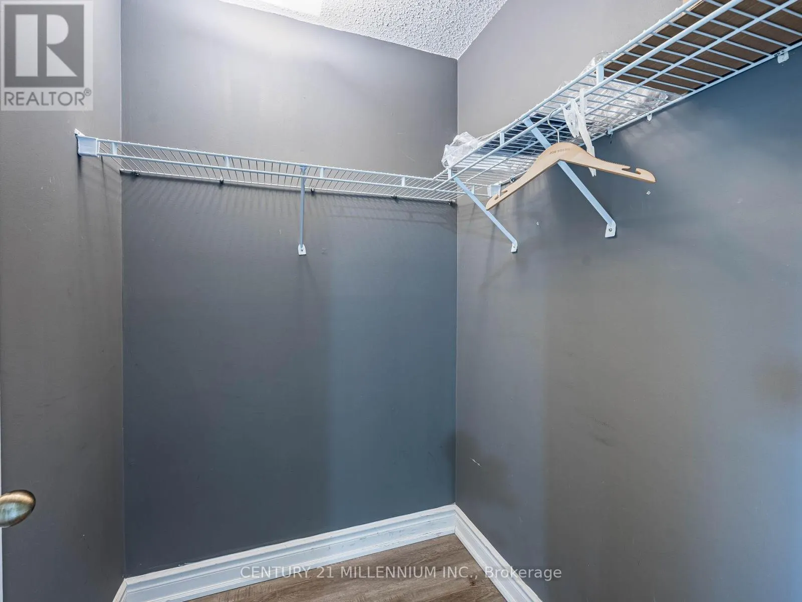 425 ELMWOOD COURT
