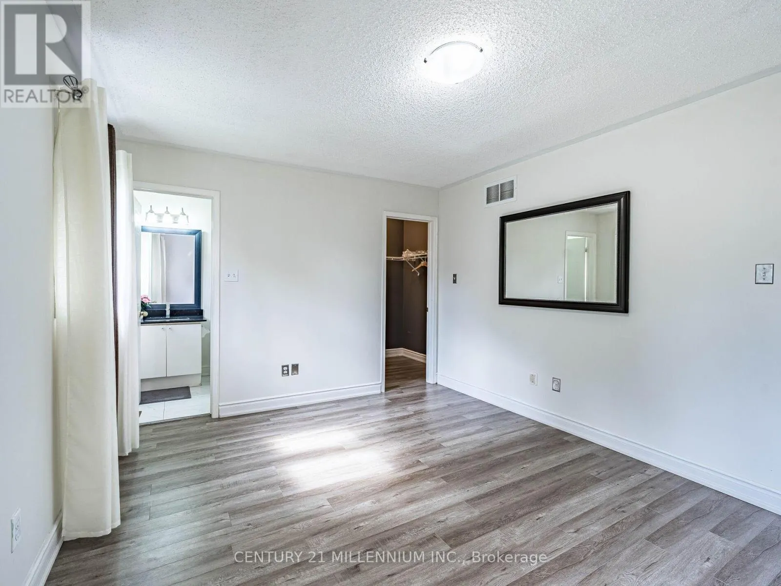 425 ELMWOOD COURT