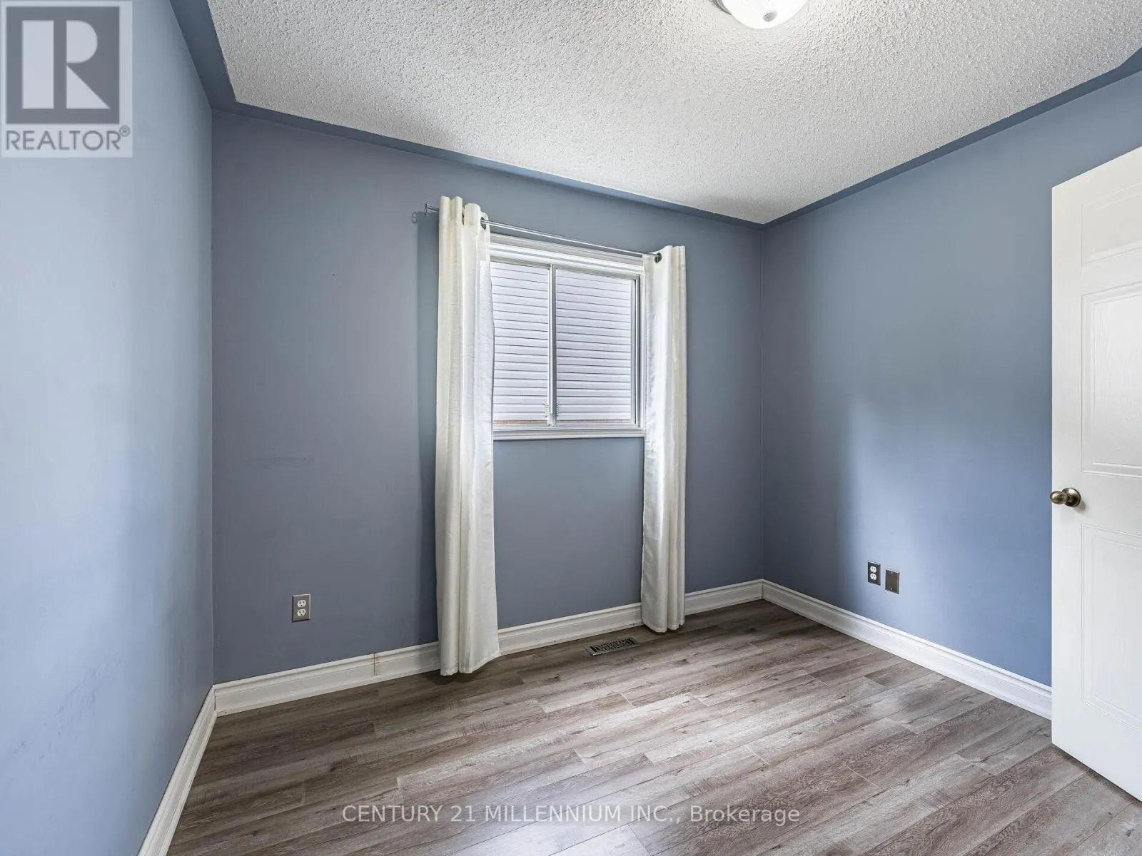 425 ELMWOOD COURT