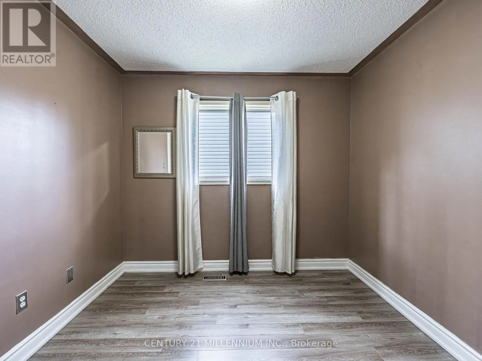 425 ELMWOOD COURT
