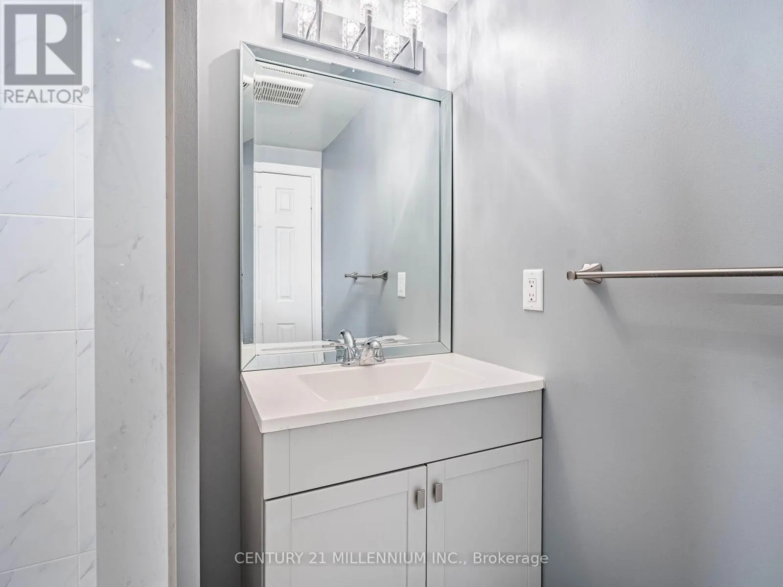 425 ELMWOOD COURT