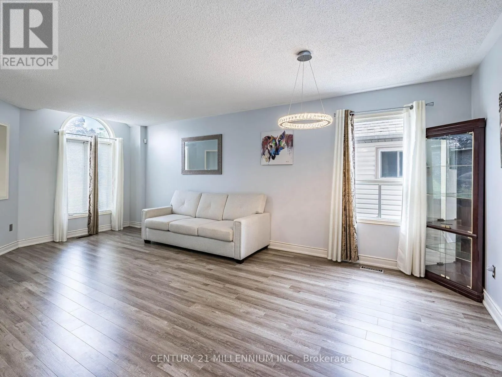 425 ELMWOOD COURT