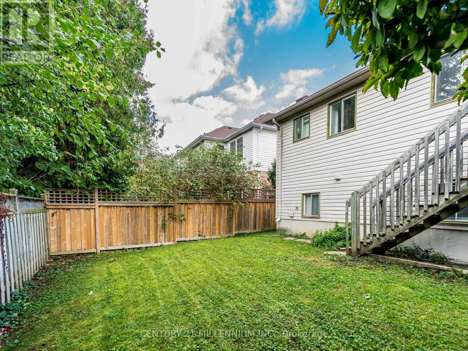 425 ELMWOOD COURT