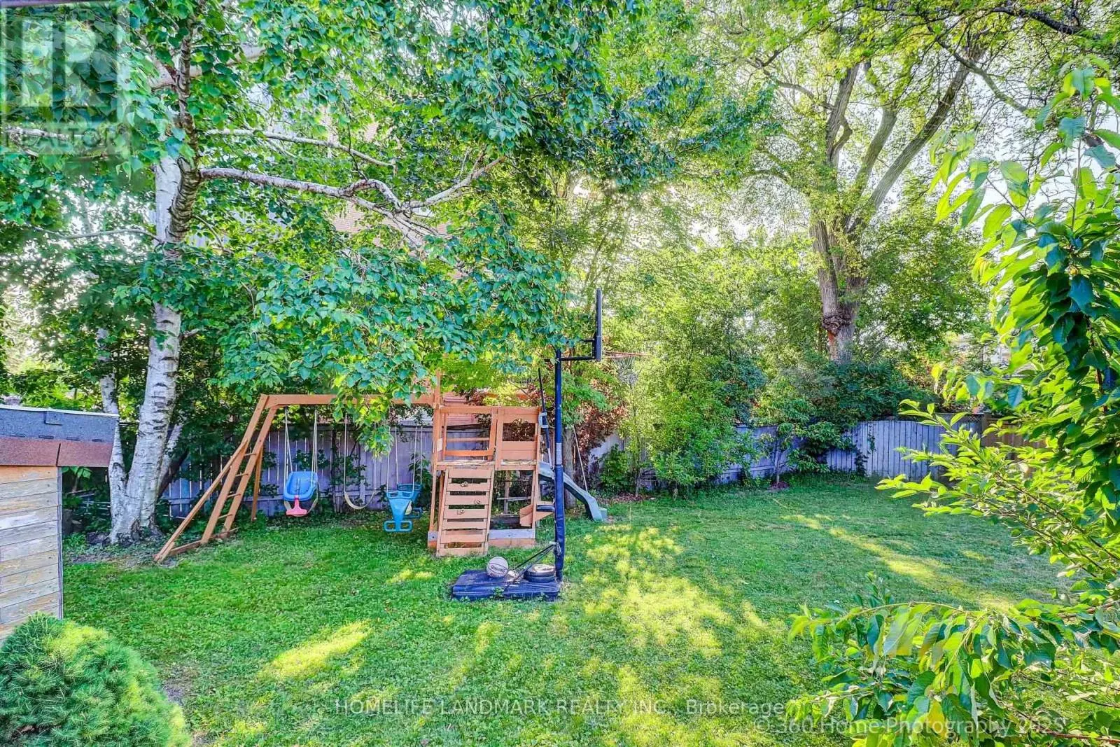 38 MOORECROFT CRESCENT