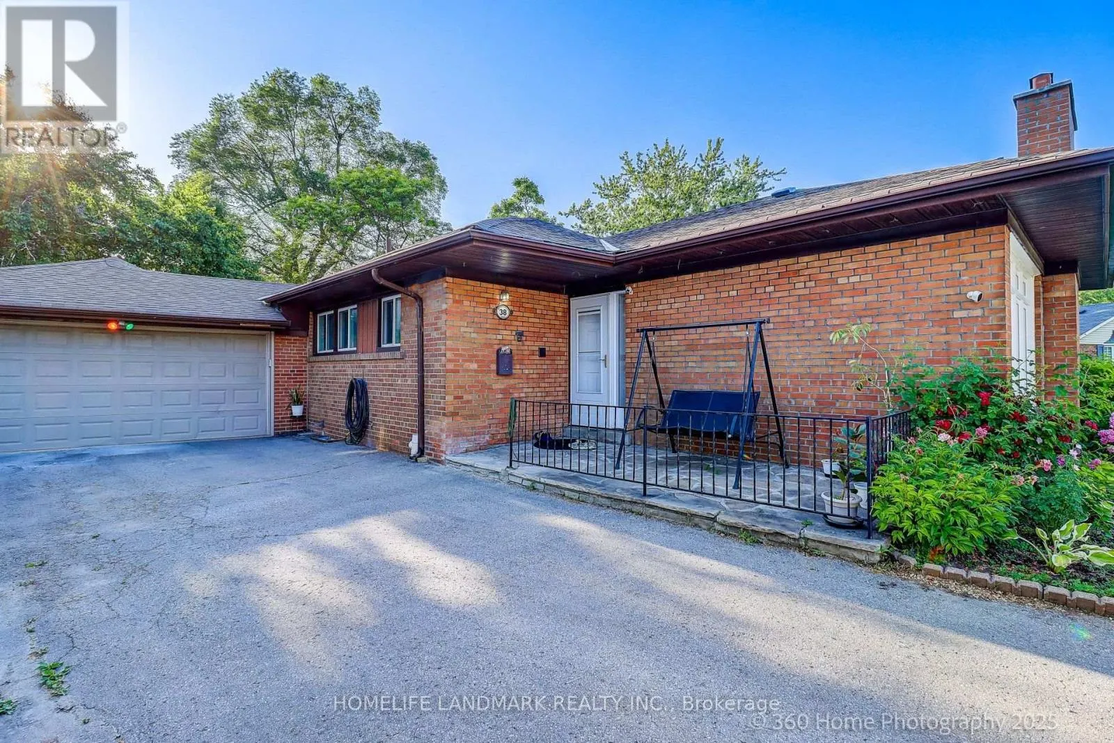 38 MOORECROFT CRESCENT