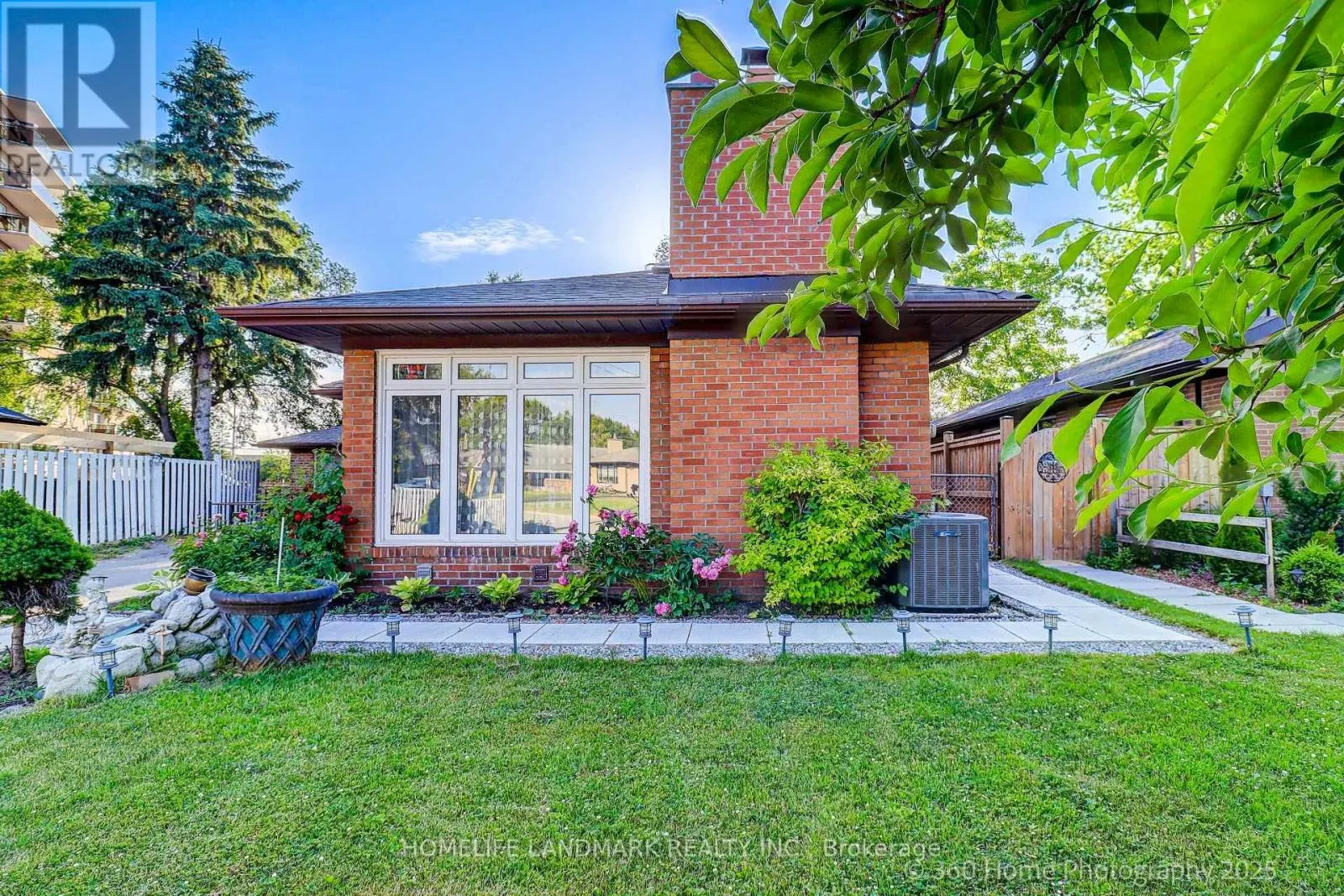 38 MOORECROFT CRESCENT