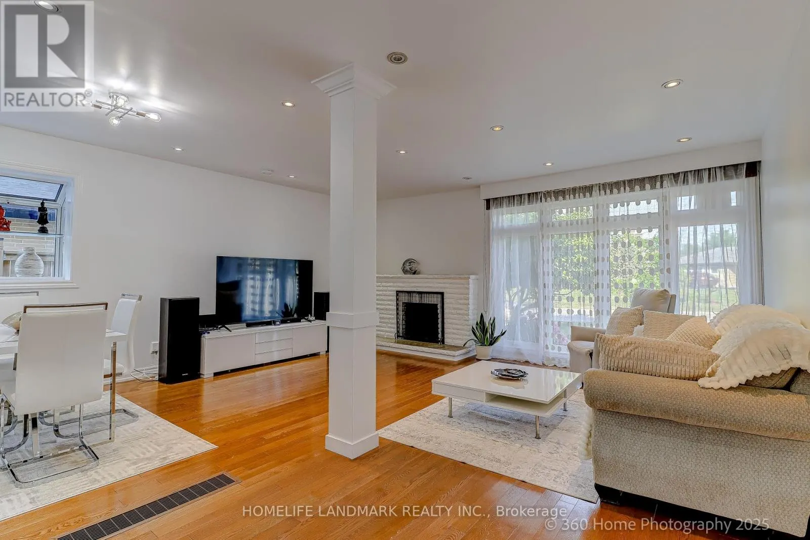 38 MOORECROFT CRESCENT