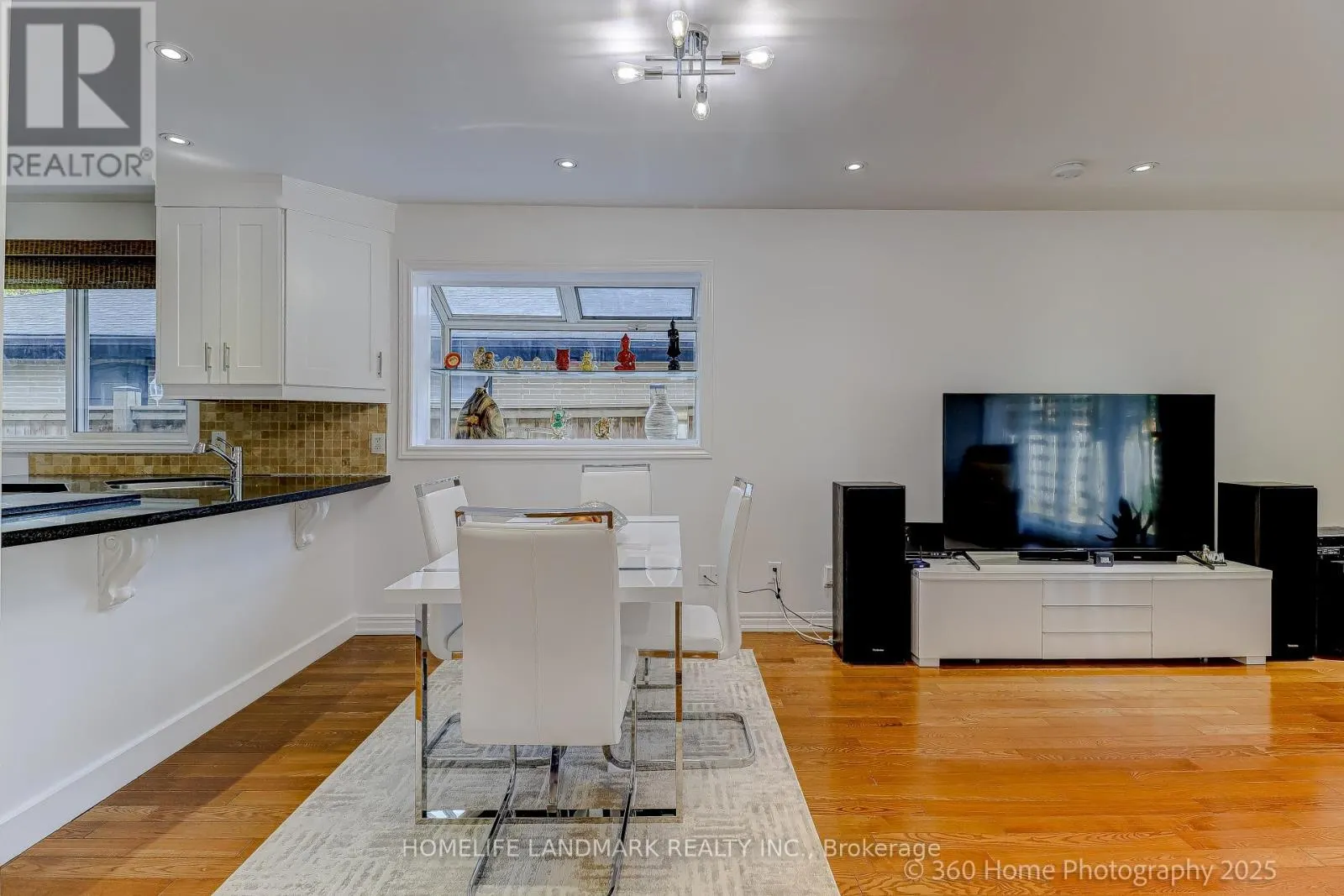 38 MOORECROFT CRESCENT