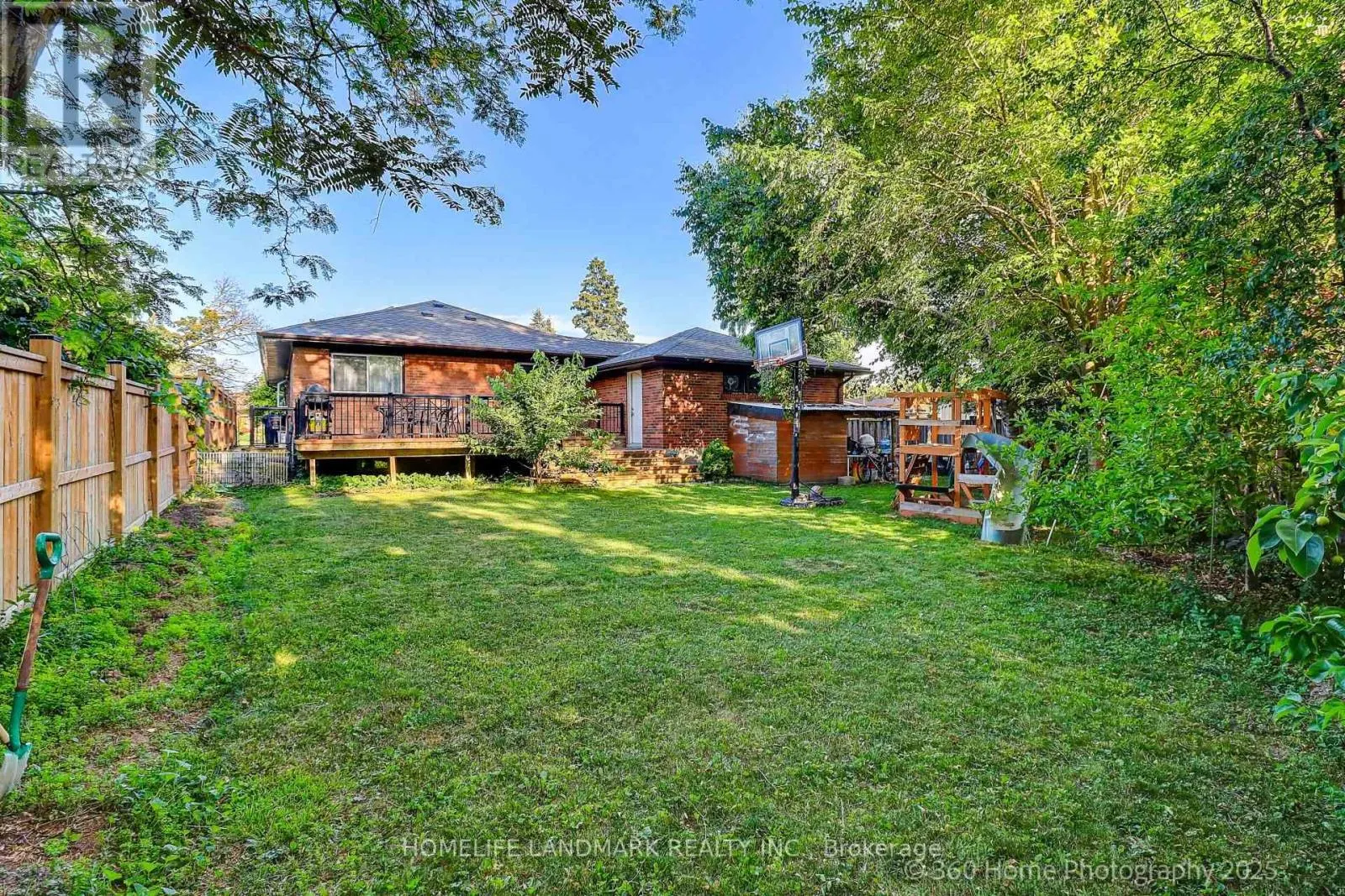38 MOORECROFT CRESCENT