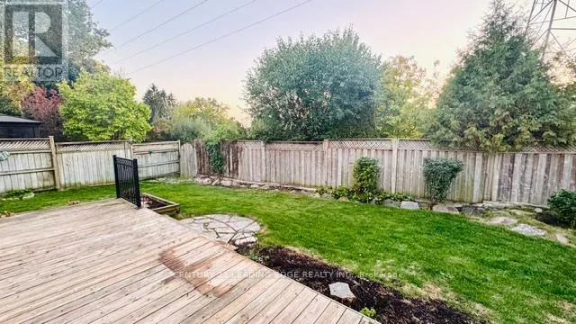 385 COMPTON CRESCENT