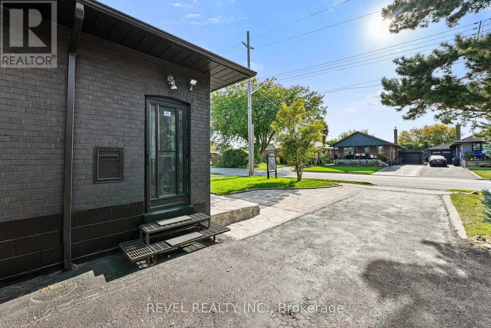 63 CROSLAND DRIVE