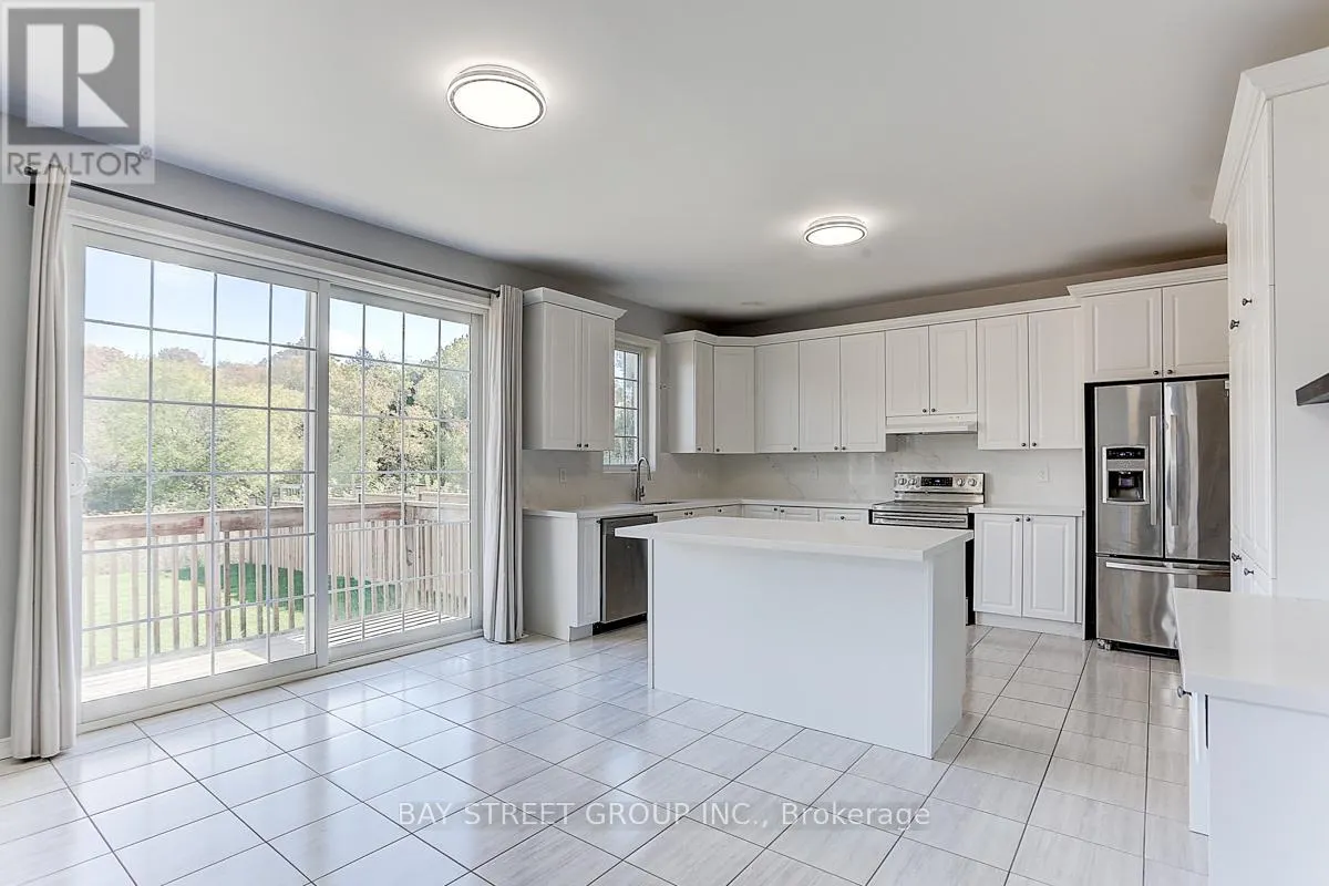 2433 EQUESTRIAN CRES CRESCENT