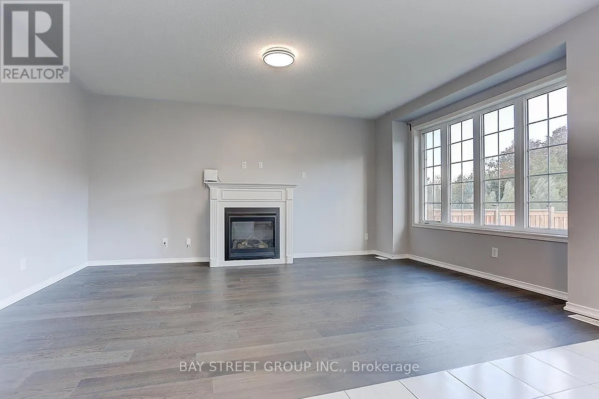 2433 EQUESTRIAN CRES CRESCENT