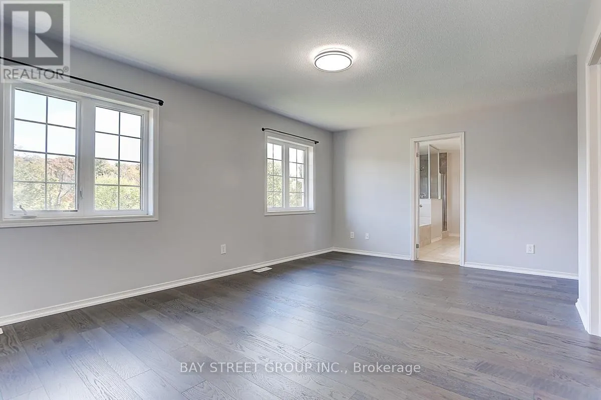 2433 EQUESTRIAN CRES CRESCENT