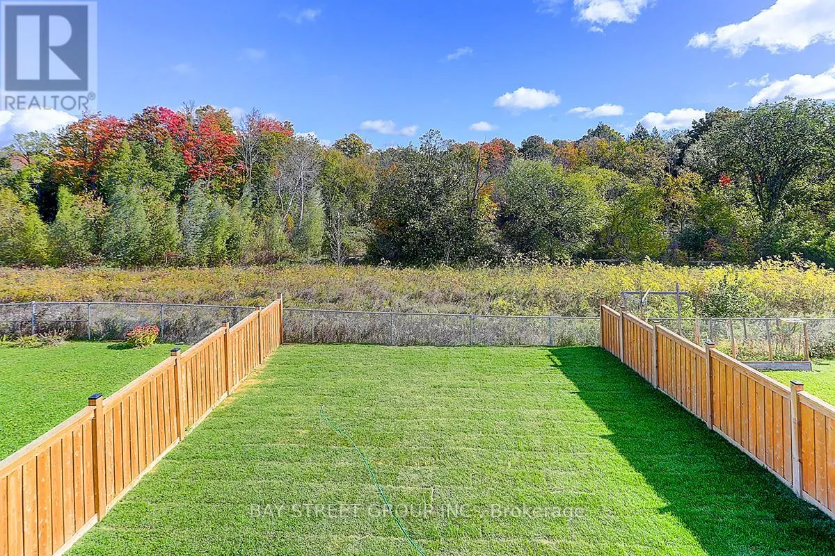 2433 EQUESTRIAN CRES CRESCENT