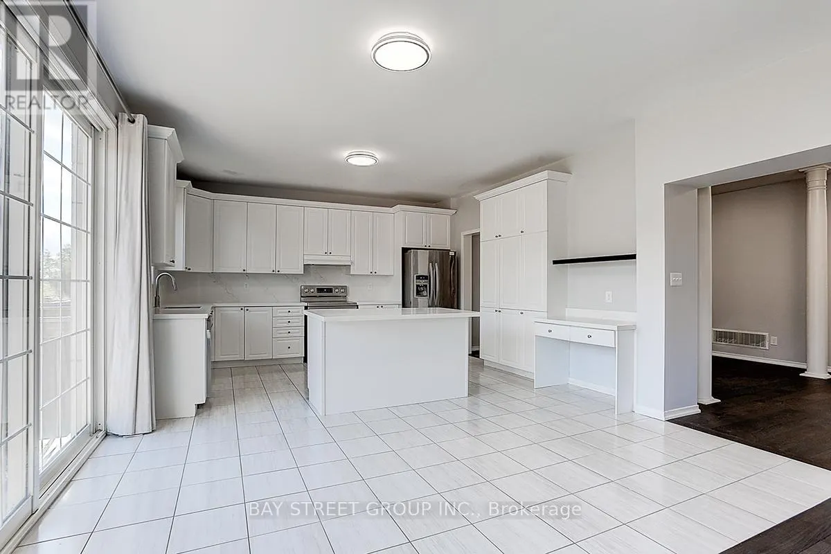 2433 EQUESTRIAN CRES CRESCENT