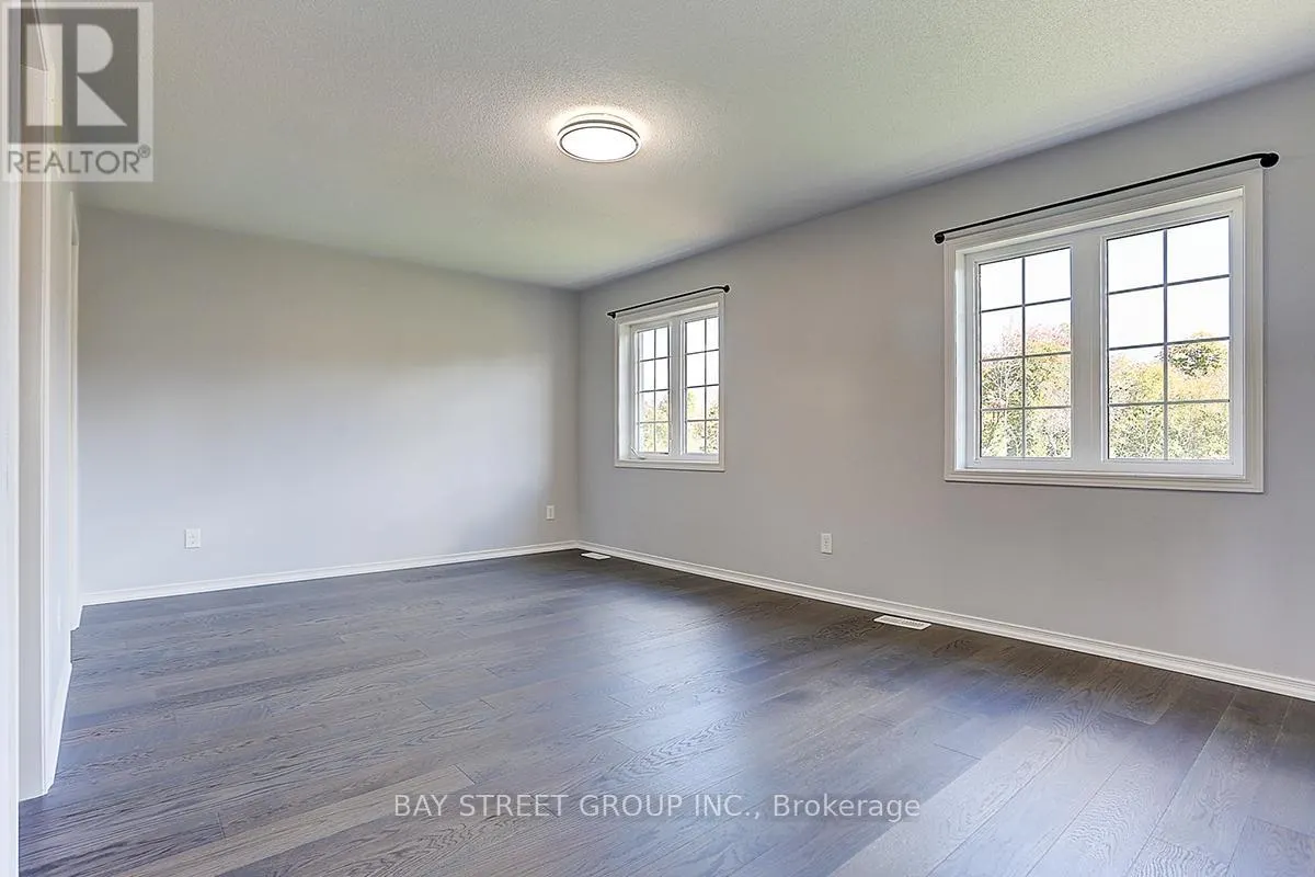 2433 EQUESTRIAN CRES CRESCENT