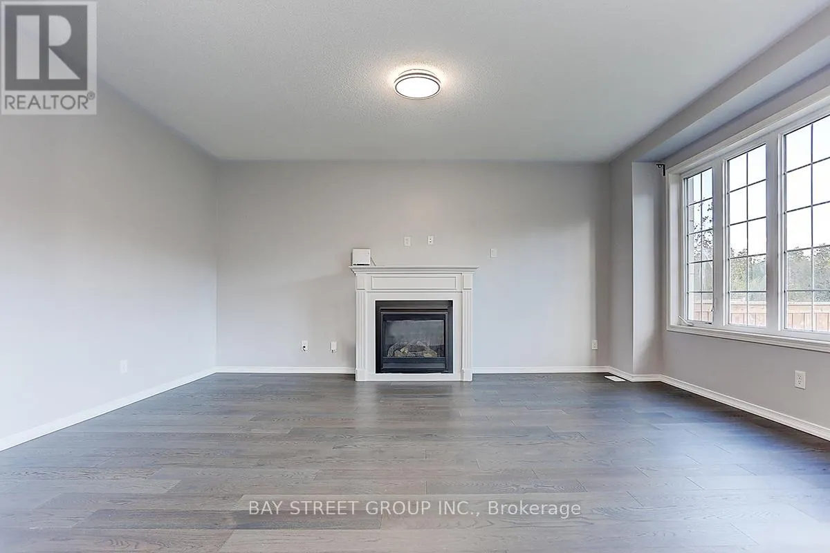 2433 EQUESTRIAN CRES CRESCENT