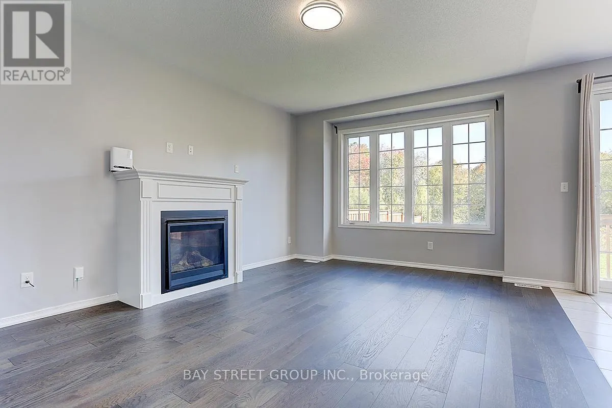 2433 EQUESTRIAN CRES CRESCENT