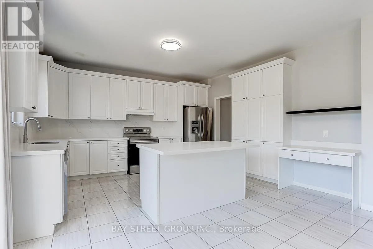 2433 EQUESTRIAN CRES CRESCENT