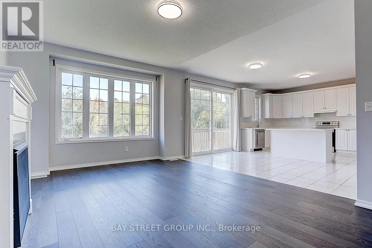 2433 EQUESTRIAN CRES CRESCENT