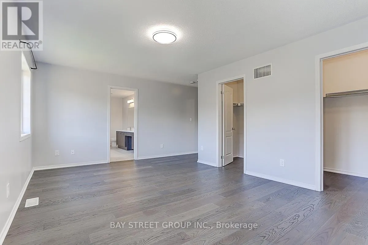 2433 EQUESTRIAN CRES CRESCENT