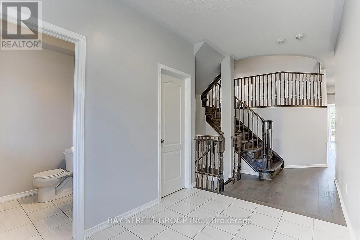 2433 EQUESTRIAN CRES CRESCENT