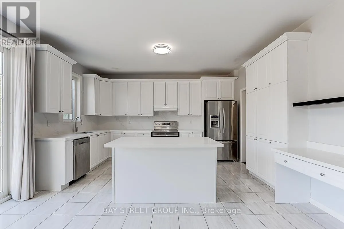 2433 EQUESTRIAN CRES CRESCENT